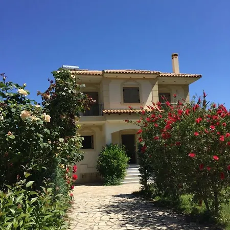 Maison Fleurs Diakopto