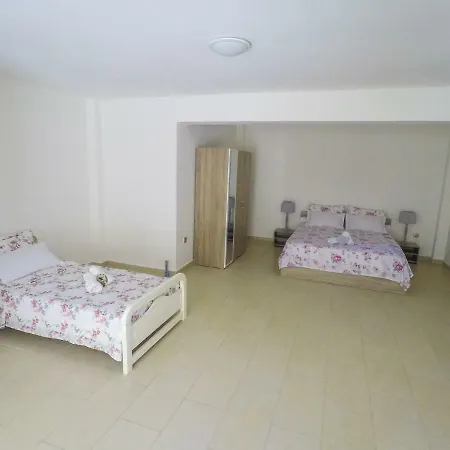 Maison Fleurs Villa Diakopto